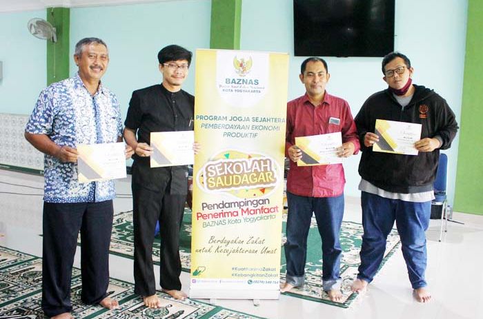 Era Serba Daring, Dosen Prodi Ilmu Komunikasi UNRIYO Beri Pelatihan Mengoptimalkan Smartphone Bagi UMKM Binaan BAZNAS Kota Yogyakarta
