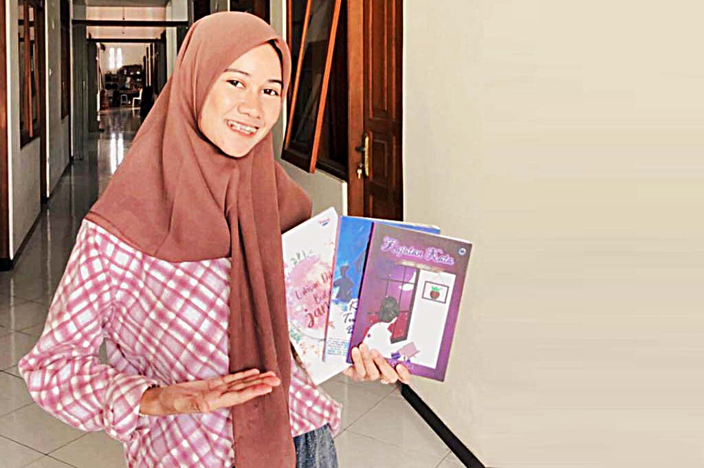 2 Tahun Terbitkan 5 Buku Novel, Alfi Rahmita Mahasiswi Ilmu Komunikasi UNRIYO Juga Sabet Penulis Naskah Cerpen dan Novel Terbaik Nasional