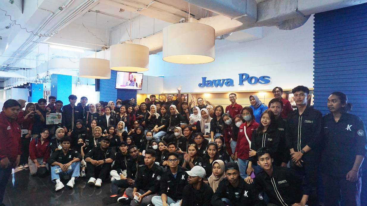 Asyiknya Kunjungan Industri Media, Mahasiswa Ilmu Komunikasi dan Sastra Inggris UNRIYO Perkaya Pengetahuan ke Surabaya dan Bali